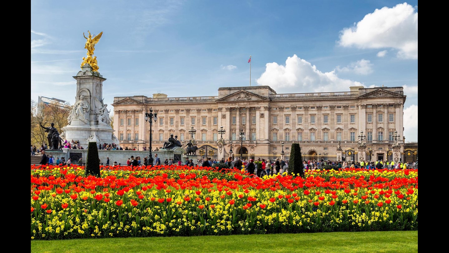 Buckingham Palace London england